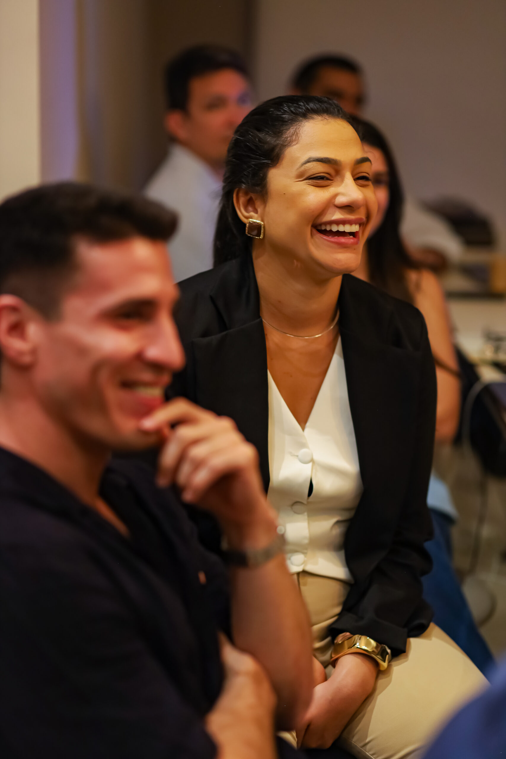 Alunos aprendendo software de planejamento ortodôntico